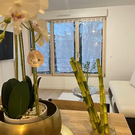 Apartment Seemingly Spacious Modern & Bright Chic *