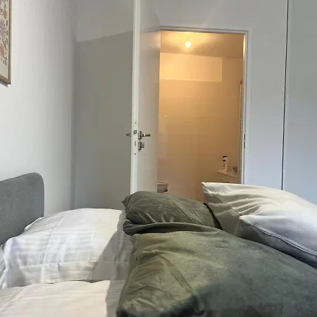 Seemingly Spacious Modern & Bright Chic Appartamento *