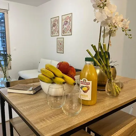 Seemingly Spacious Modern & Bright Chic