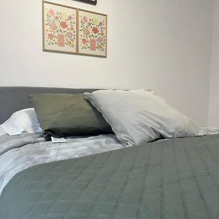 Apartment Seemingly Spacious Modern & Bright Chic *