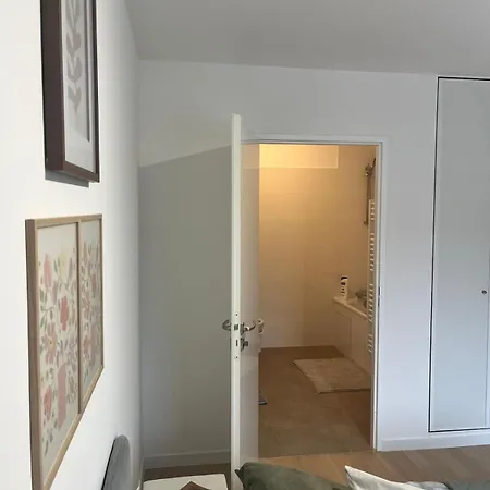 Seemingly Spacious Modern & Bright Chic Apartment Paris
