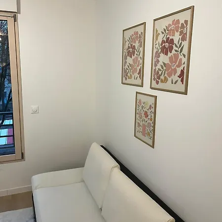 Apartment Seemingly Spacious Modern & Bright Chic *